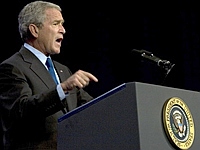 Até agora, o presidente Bush evitava fazer comparações entre o Iraque e o Vietnã, um argumento evocado com frequência pelos democratas, que vêem no Iraque um atoleiro de vidas e dinheiro.  Foto: AFP