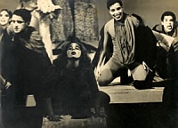 Coro da peça Roda Viva na encenação de José Celso Martinez Correa em 1968.
