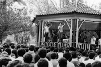Os líderes estudantis Zé Dirceu e Luís Travassos, em manifestação na Praça da República, em São Paulo, em 1968.  Foto: arquivo pessoal de José Dirceu