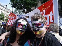 Manifestantes pintaram o rosto com alusões à televisão Foto: C.Frammery/RFI