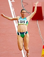 Depois de ter sido suspensa por dois anos por doping, em 2003, Maurren deu a volta por cima e virou heroína nacional.Foto: Reuters