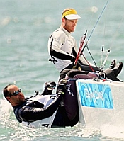 Os velejadores brasileiros Bruno Prada e Robert Scheidt disputam regata no Centro Olímpico de Vela de Qingdao.  Foto: Wander Roberto / COB