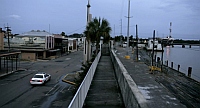 Polícia patrulha cidade de onde os habitantes foram evacuados antes da chegada do furacão Gustav.Foto: Reuters