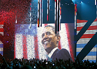  Na cerimônia de entrega do prêmio MTV Europe Music, em Liverpool, na Inglaterra, na quarta-feira, Barack Obama foi projetado no palco.

  Foto: Reuters