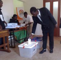 Votação nas eleições autárquicas a decorrer com normalidade em Maputo.  Foto : RFI / Carlos Jossia