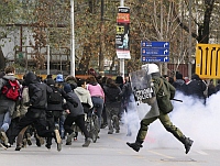 Policiais e manifestantes entram em choque na cidade de Salônica, em 16 de dezembro.  Foto: Reuters