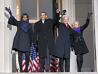 Após a cerimônia de posse em Washington,  Barack e Michelle Obama e o vice-presidente, Joe Biden, acompanhado de sua esposa, seguem para um almoço com 200 convidados. 

Foto: Reuters