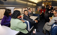 Presidente eleito dos Estados Unidos, atravessa neste sábado três Estados rumo a Washington, em uma viagem de trem na companhia de convidados.Foto: Reuters