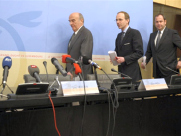 O ministro do Tesouro de Luxembugo,  Luc Frieden, os ministros de finanças suiços Hans-Rudolf Merz  e o austríaco Josef Pröll,  durante uma coletiva de imprensa depois do encontro no dia 8 de março de 2009, no castelo de Senningen