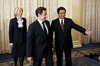 Os presidentes da França, Nicolas Sarkozy, e da China, Hu Jintao, em encontro bilateral, em Londres.  Foto: Reuters