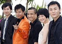 O diretor chinês, Lou Ye (ao centro), com os protagonistas do filme "Spring Fever".  Foto: Reuters