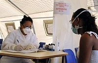 O ministro da educação Jen Luc Chatel apresenta a cartilha de prevenção da gripe A.Foto: Reuters