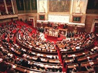 Deputados na Assembleia Francesa discutem o projeto de lei sobre o download ilegal.Foto: Reuters