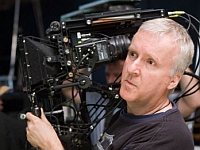 O diretor James Cameron com a câmera inventada para o filme Avatar.Foto: DR