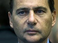 O ex-socialista Eric Besson é um dos ministros de abertura do governo Sarkozy, mas aplica uma política dura contra os imigrantes.  Foto: Reuters