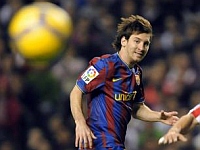 Lionel Messi é o primeiro jogador argentino a vencer o troféu Bola de Ouro, que até 1995 só premiava europeus.  Foto: Reuters