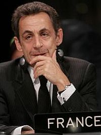 O presidente francês, Nicolas Sarkozy, acompanha com preocupação os discursos dos líderes na COP15, em Copenhague.  Foto: Reuters