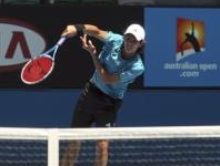 O tenista brasileiro derrotou neste sábado, em Melbourne, o australiano Sean Berman.  Foto: Reuters