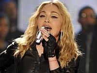 Em Nova York, Madonna canta para arrecadar fundos para as vítimas do tremor de terra no Haiti.   Foto: Reuters