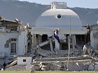 O palácio presidencial, em Porto Príncipe, foi destruído pelo terremoto.  Foto: Reuters/Eduardo Munhoz