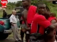 Foto da televisão angolana mostrando os jogadores do Togo chocados após o ataque do dia 8 de janeiro, em Cabinda.  Foto: AFP