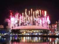 Fogos de artifício durante a cerimônia de encerramento dos Jogos Olímpicos de inverno de Vancouver 2010. Foto: Reuters