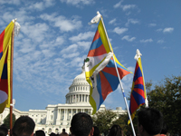 布什总统在国会授予达赖喇嘛金质奖章之际表示，美国人看到宗教自由受到践踏时不能闭上眼睛转过身子( Photo : Donaig Ledu/RFI )