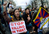 巴黎3月16日举行声援西藏人的示威活动路透社