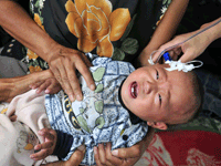 2008年9月22日，一名8个月的婴儿因肾结石在安徽合肥一家医院接受治疗。路透社