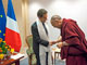 法国总统萨科齐与西藏流亡精神领袖达赖喇嘛在波兰格但斯克会晤。 2008年12月6日。路透社