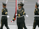 北京人大会堂前的武警。（图片：路透社）