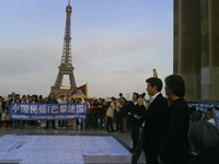 2009年6月3日，人权组织和中国海外民运人士在巴黎人权广场隆重纪念“六四”二十周年。（图片：法广中文部）