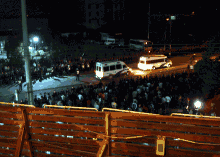 江苏吴江市的平望镇民众抗议垃圾焚烧发电厂项目。(2009/10/25)本台照片