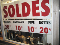 法国商店大减价广告牌(Photo : S. Lagarde / RFI)