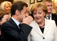 Komplimente für Angela? Präsident Nicolas Sarkozy und Kanzlerin Angela Merkel auf dem G20-Gipfel am 1. April in London. (Photo: Reuters)