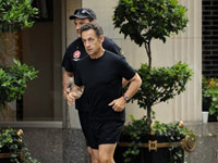 Sarkozy lässt kein Jogging aus: hier in New York am 17. Juli.(Foto: Timothy A. Clar/AFP)