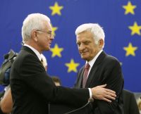 Jerzy Buzek und Hans-Gert Pöttering.(Foto:Reuters)