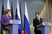 Dmitri Medwedew und Merkel am 14 8. 2009.