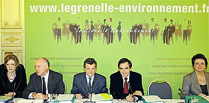 PM Francois Fillon opens the Environmental Roundtable, 24 October, 2007.(Photo : AFP)
