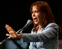 Kirchner speaks to the April 1 demonstration (Photo : Reuters)