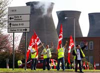 Grangemouth employees on strike(Photo: Reuters)