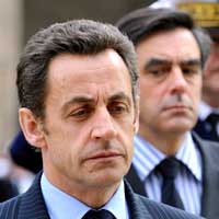 French President Sarkozy in front of Prime Minister Fillon(Photo : Reuters 2008)