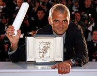 French director Laurent Cantet, with his Palme d'Or award for <em>The Class.</em>(Photo : Reuters)