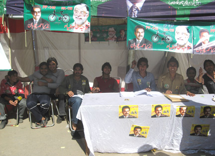 PML-Q workers on election day in Lahore (Photo: Tony Cross)