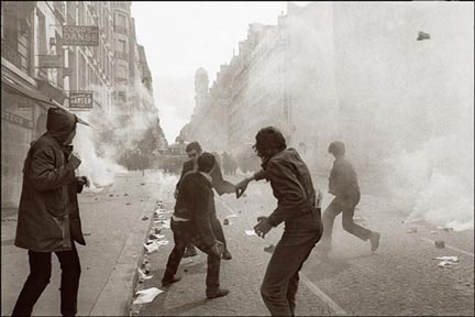 Students riot on the streets of Paris.(Photo: AFP)