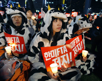 South Koreans protest at US beef imports last year (Photo: Reuters)