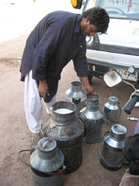 Street-vendor Soomar, Thatta, Sindh.(Photo: Tony Cross)