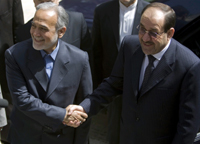 Nuri al-Maliki (R) shakes hands with Iran's Vice-President Parviz Davoudi(Photo: Reuters)