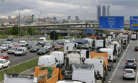 Tailbacks outside Madrid (Photo: Reuters)