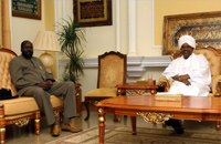 Sudan's President Omar Hassan al-Bashir (R) meets First vice president Salva Kiir.(Photo: Reuters)